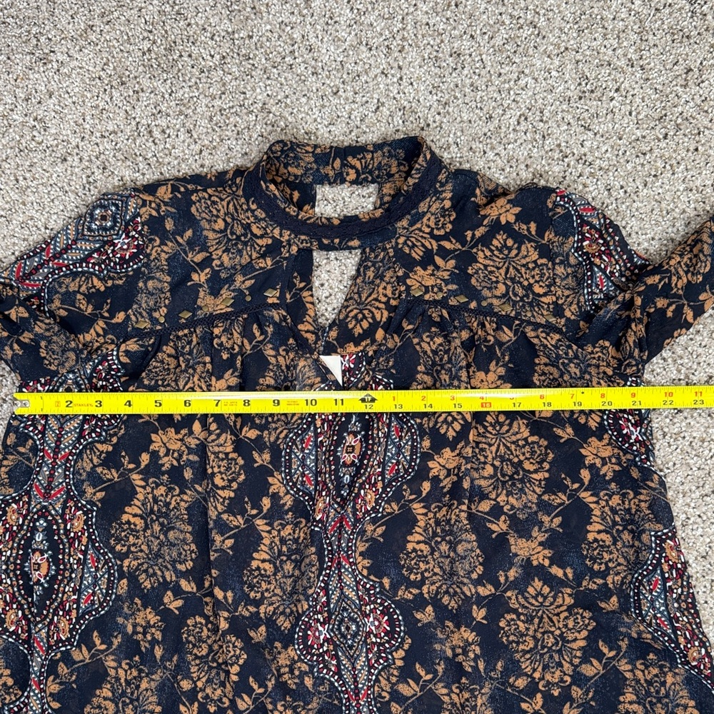 Knox Rose Navy and Beige Patterned Blouse - Picture 6 of 16